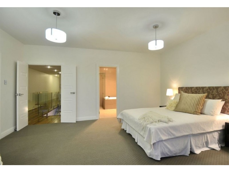 18 Seaview Road, Tennyson SA 5022