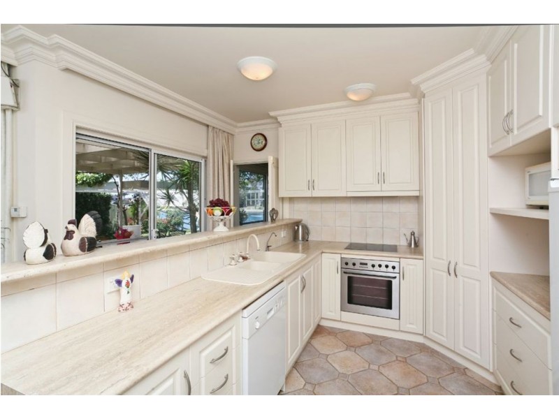 24 Newcombe Avenue, West Lakes Shore SA 5020