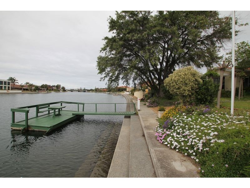 24 Newcombe Avenue, West Lakes Shore SA 5020