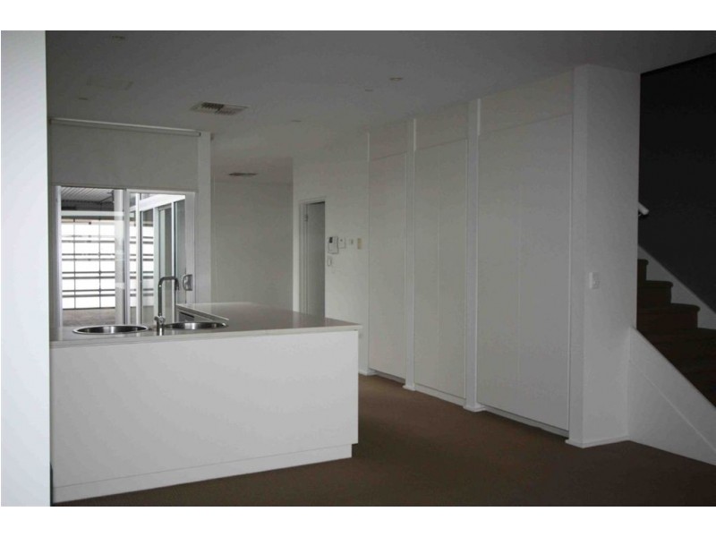 10 Parri Crescent, New Port SA 5015