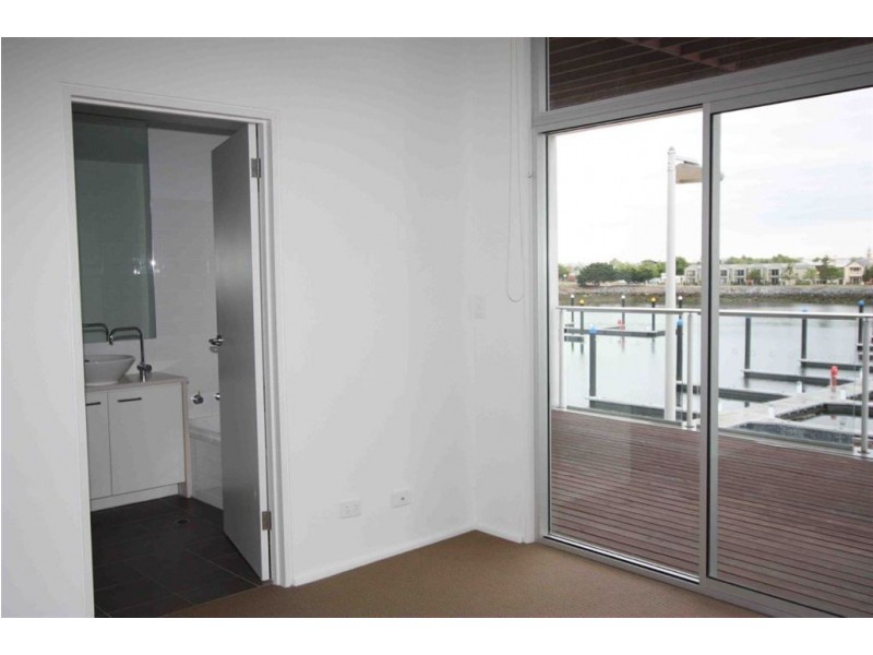 10 Parri Crescent, New Port SA 5015