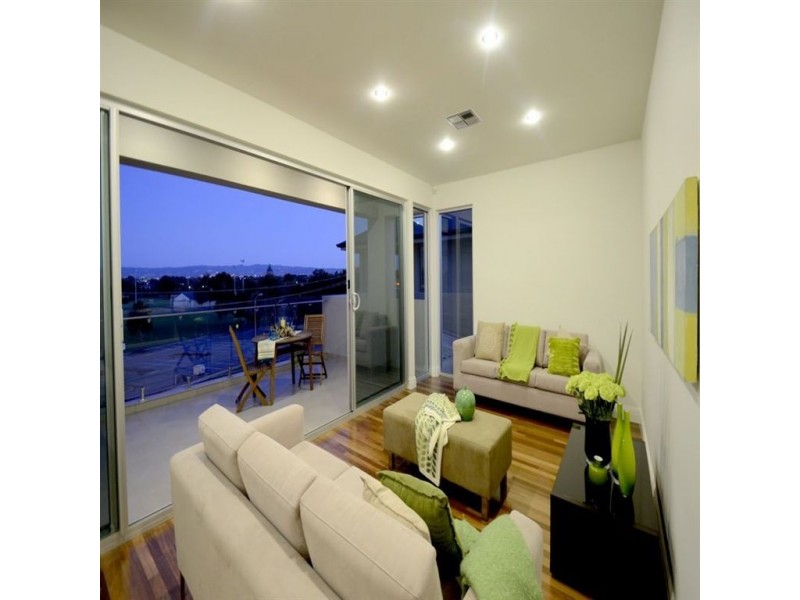 18 Seaview Road, Tennyson SA 5022