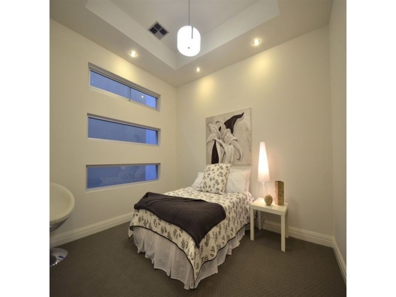 18 Seaview Road, Tennyson SA 5022