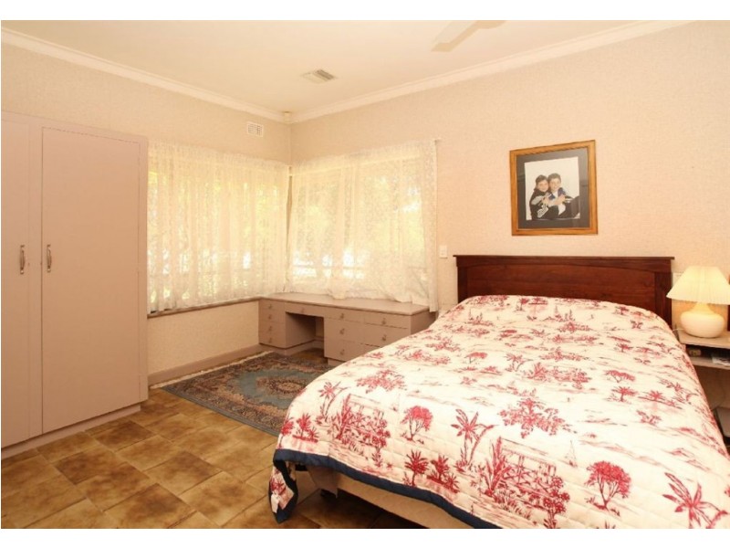 15 Glenlossie Street, Woodville South SA 5011