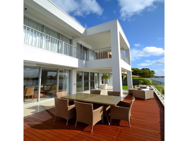 7A Dutton Grove, West Lakes Shore SA 5020