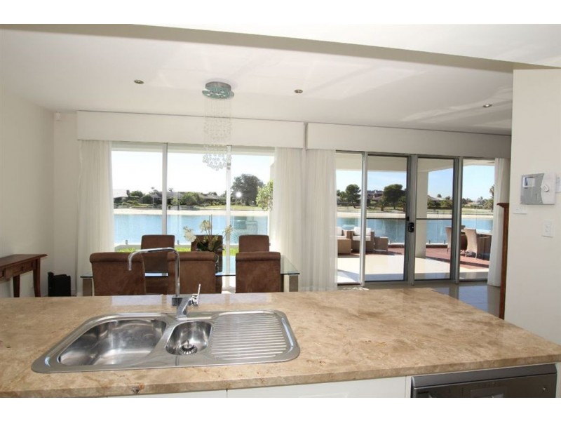 7A Dutton Grove, West Lakes Shore SA 5020