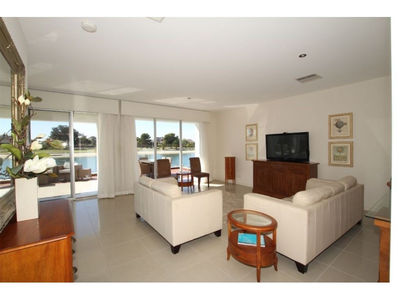 7A Dutton Grove, West Lakes Shore SA 5020