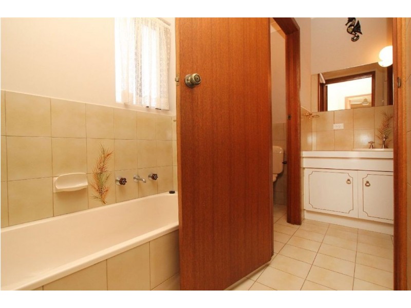 2/1 Cocos Grove, West Lakes SA 5021