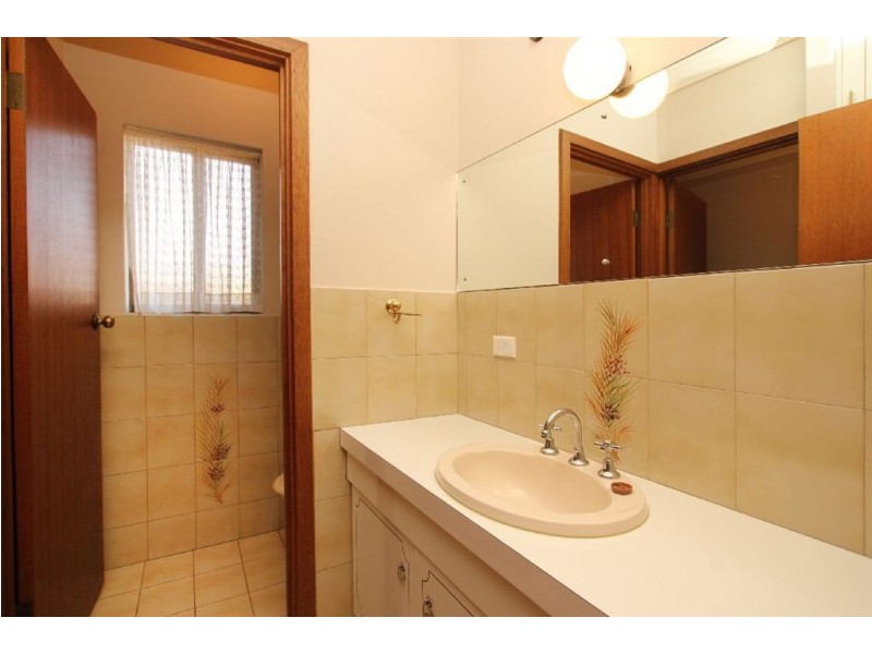 2/1 Cocos Grove, West Lakes SA 5021