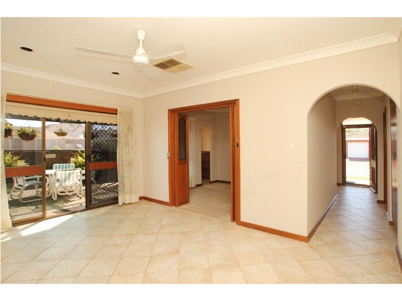 2/1 Cocos Grove, West Lakes SA 5021