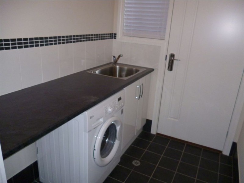 2 Palani Ct, Mawson Lakes SA 5095