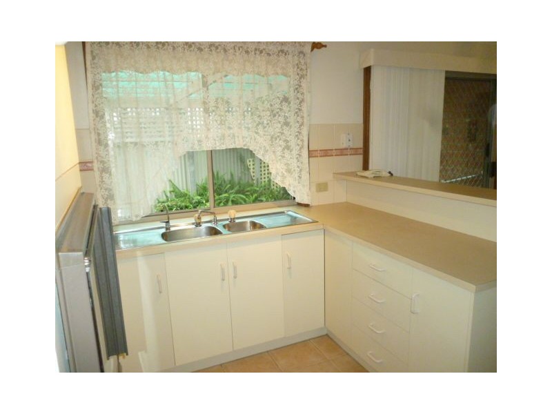 2/4 Warren Avenue, North Haven SA 5018