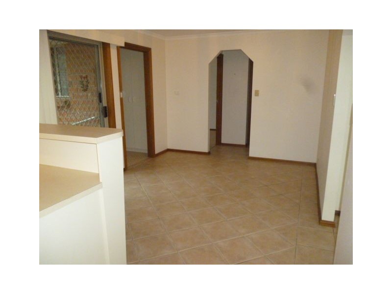 2/4 Warren Avenue, North Haven SA 5018