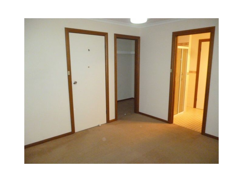 2/4 Warren Avenue, North Haven SA 5018