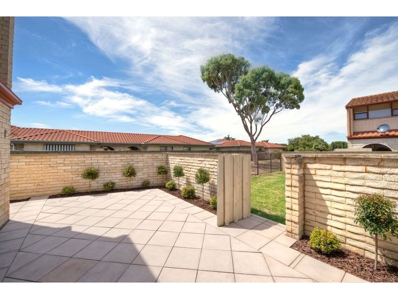 1/7 Mooloola Way, West Lakes Shore SA 5020