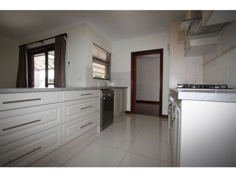 2 Estcourt Road, Tennyson SA 5022