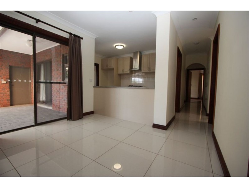 2 Estcourt Road, Tennyson SA 5022