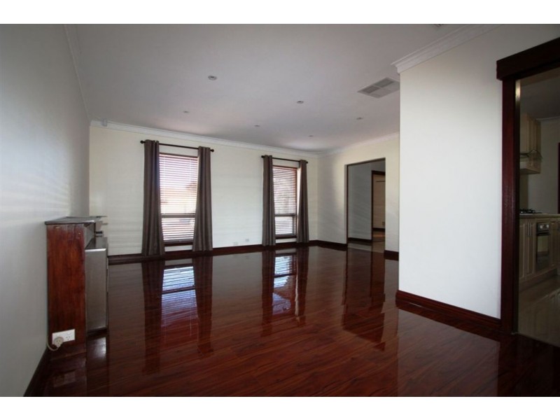 2 Estcourt Road, Tennyson SA 5022