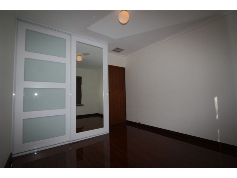 2 Estcourt Road, Tennyson SA 5022