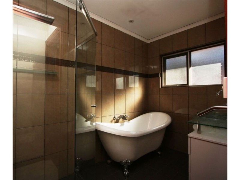 2 Estcourt Road, Tennyson SA 5022