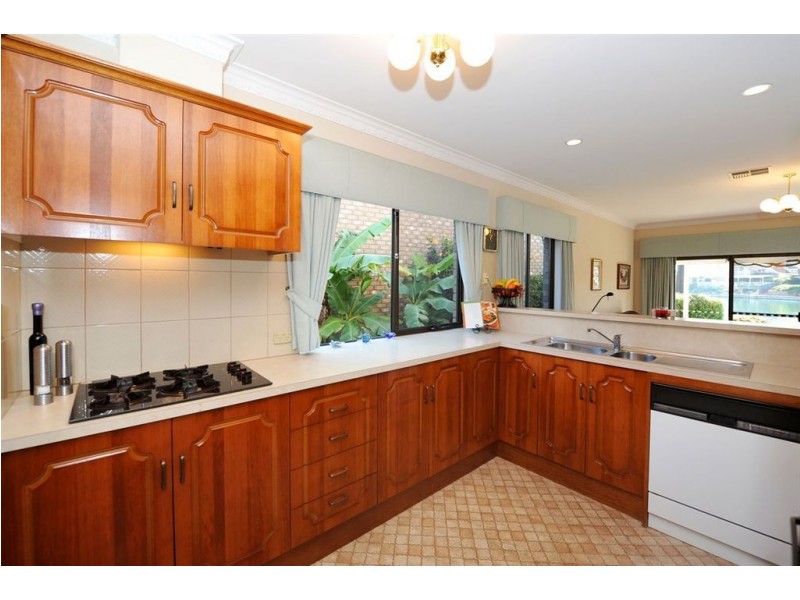 25 McDonald Grove, West Lakes SA 5021