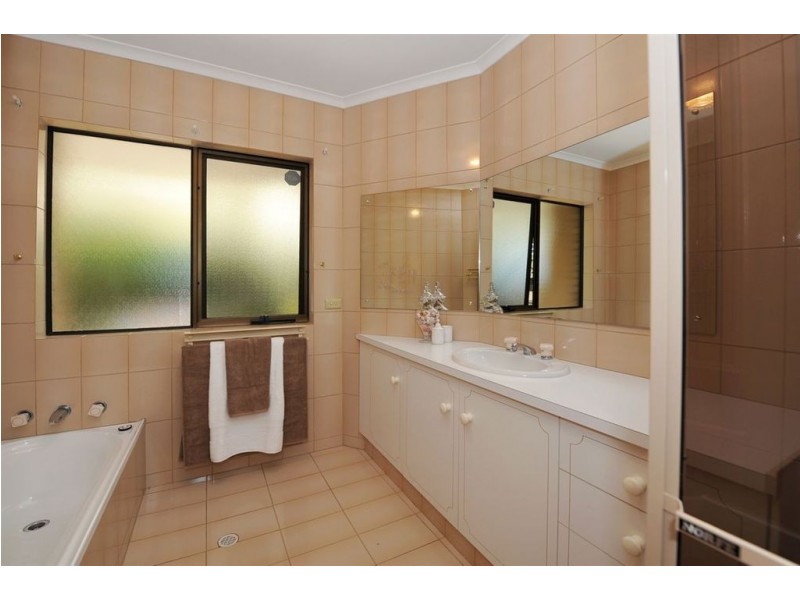 25 McDonald Grove, West Lakes SA 5021