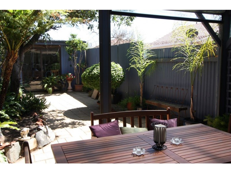 15 Sutherland St, Glanville SA 5015