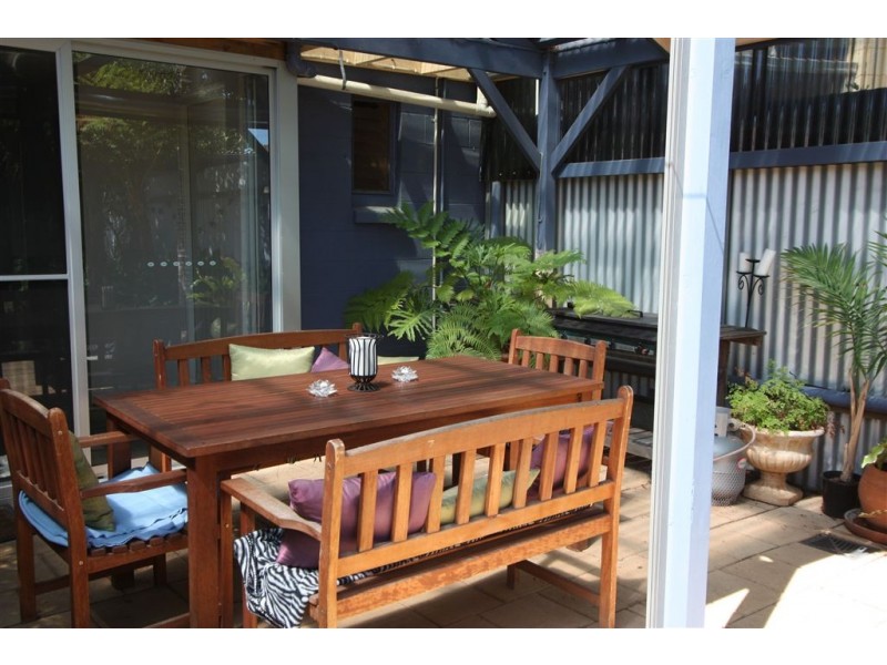 15 Sutherland St, Glanville SA 5015