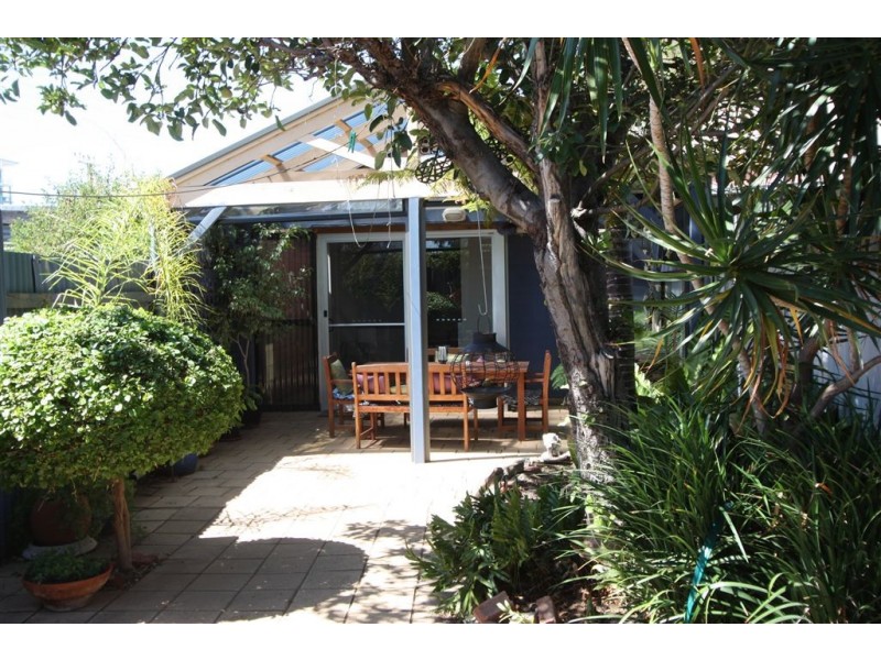 15 Sutherland St, Glanville SA 5015