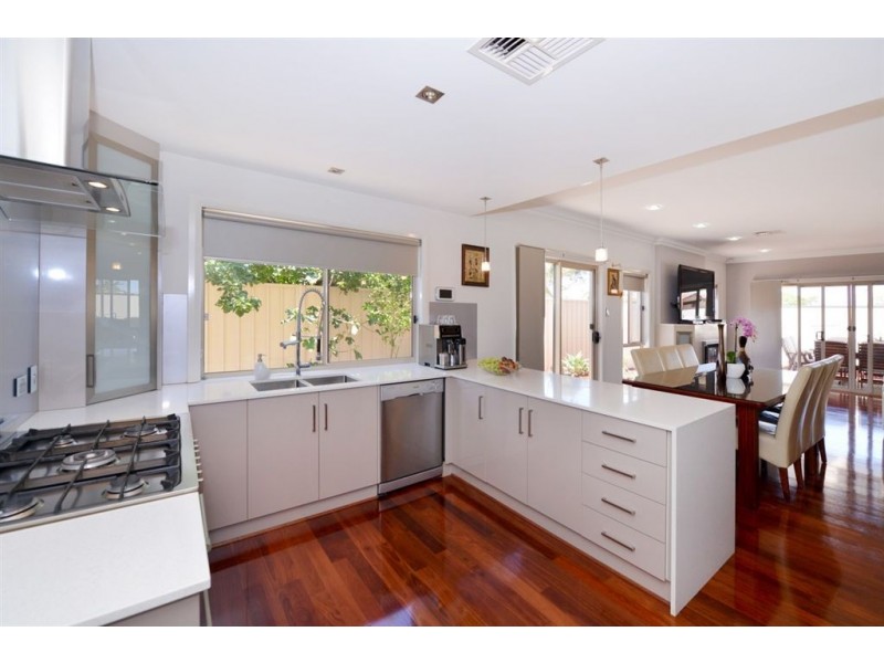 21a Nambour Crescent, West Lakes Shore SA 5020