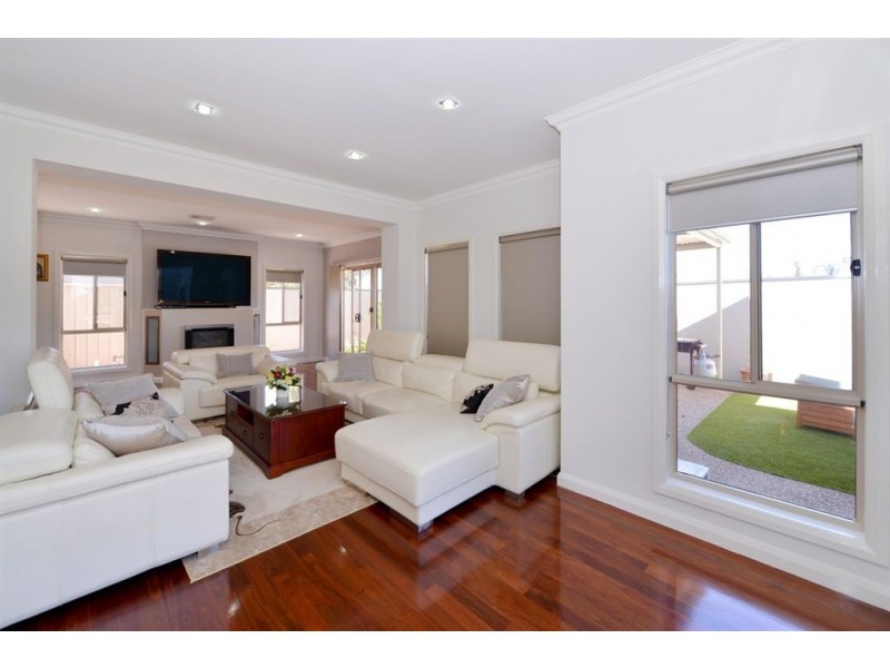 21a Nambour Crescent, West Lakes Shore SA 5020