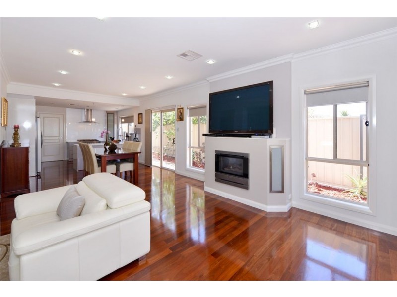 21a Nambour Crescent, West Lakes Shore SA 5020