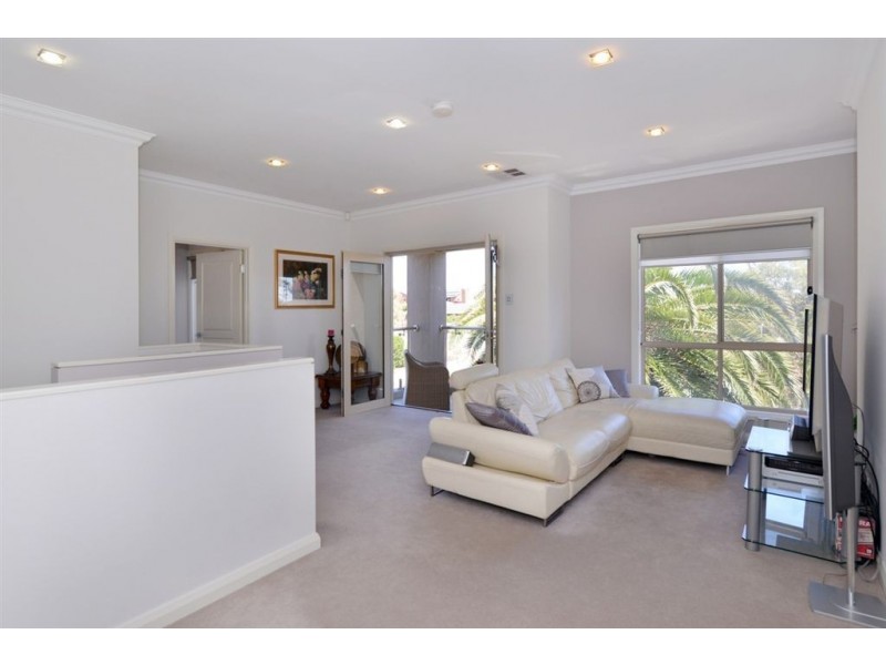 21a Nambour Crescent, West Lakes Shore SA 5020