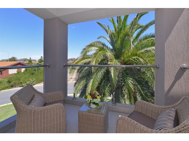 21a Nambour Crescent, West Lakes Shore SA 5020