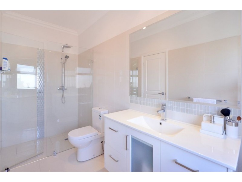 21a Nambour Crescent, West Lakes Shore SA 5020