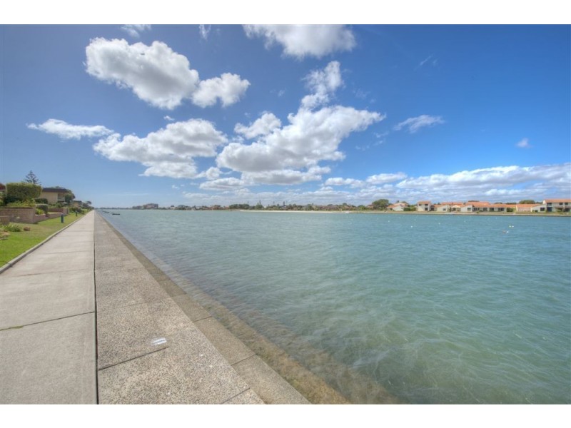 8/58 Military Road, Tennyson SA 5022