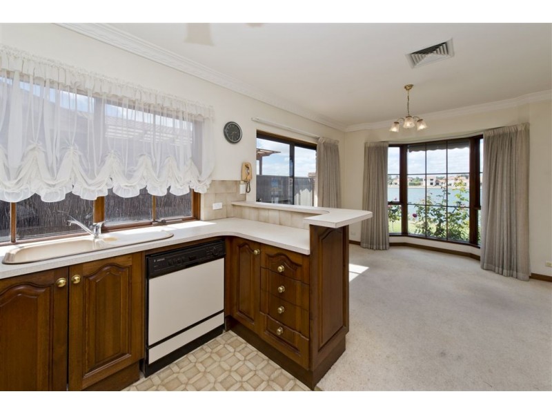 8/58 Military Road, Tennyson SA 5022