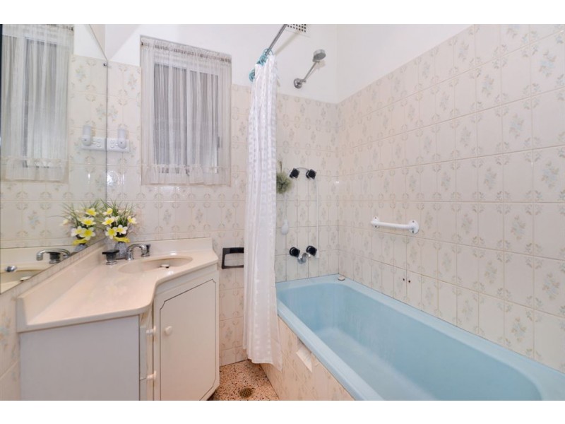 122 Halsey Road, Henley Beach South SA 5022