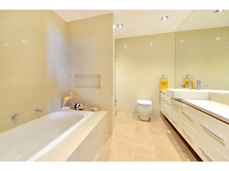 4.2/8-9 North Esplanade, Glenelg North SA 5045