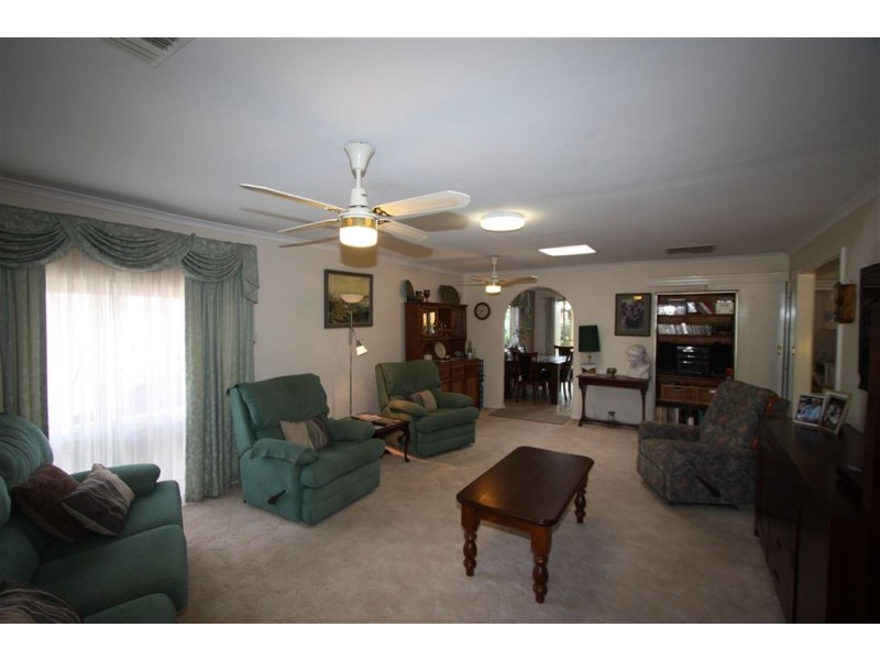 6 Ashburton Ave, West Lakes Shore SA 5020