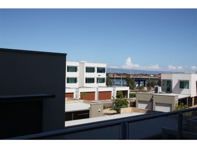 211/1-2 Tarni Crt, New Port SA 5015