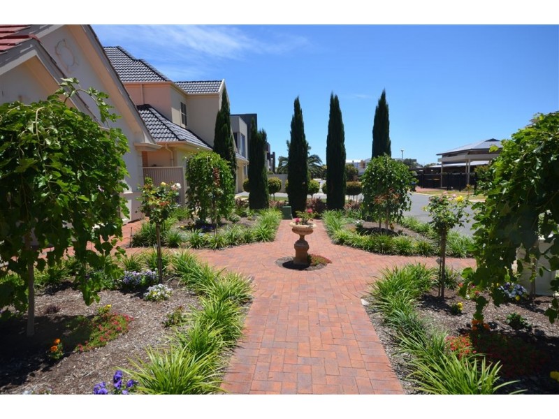 6 Bluelake Court, Tennyson SA 5022