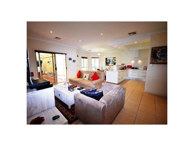 6 Bluelake Court, Tennyson SA 5022