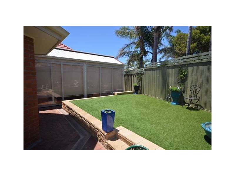 6 Bluelake Court, Tennyson SA 5022