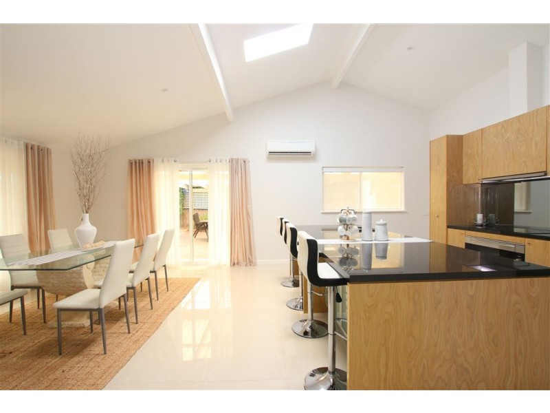 2 Nareeda Way, West Lakes SA 5021