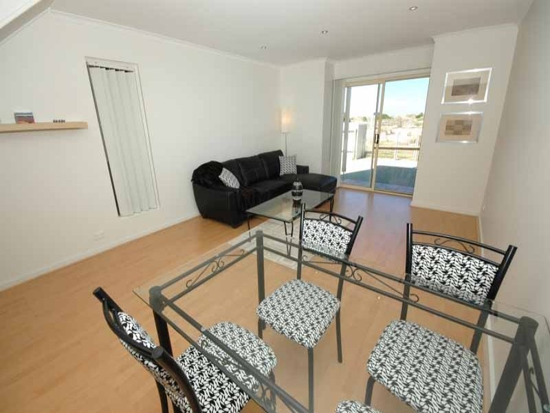 7/4 Gulf Point Drive, North Haven SA 5018