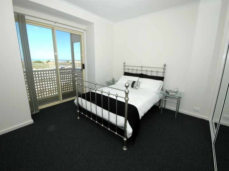7/4 Gulf Point Drive, North Haven SA 5018