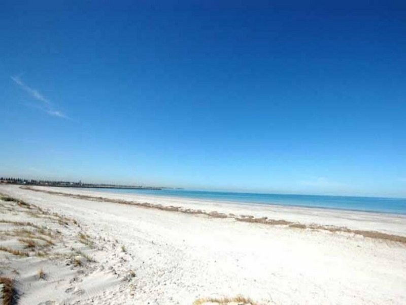 7/4 Gulf Point Drive, North Haven SA 5018