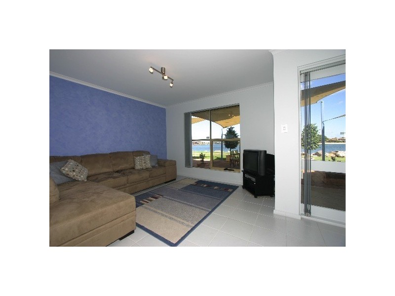 2/17-19 Lord Hobart Way, West Lakes SA 5021