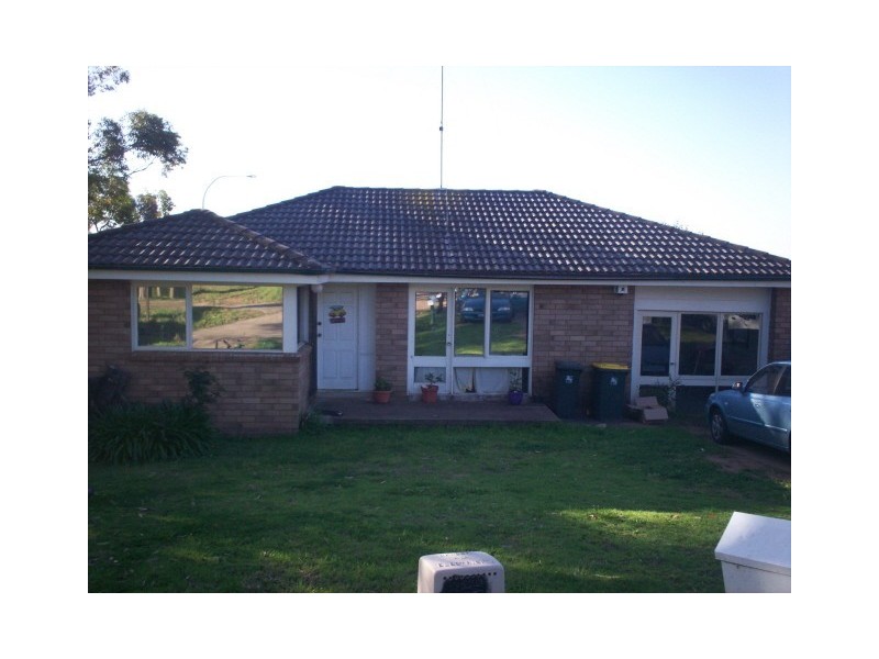35 Georgiana Cres, Ambarvale NSW 2560